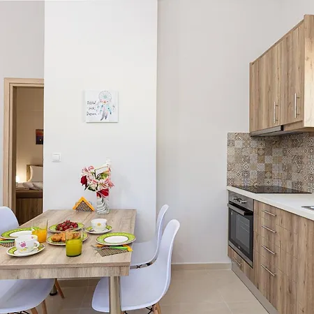 Aretousa Apt, Few Steps Away From The Beach! *