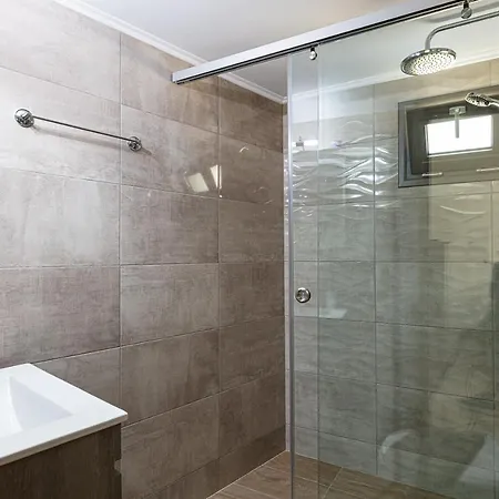 Aretousa Apt, Few Steps Away From The Beach!