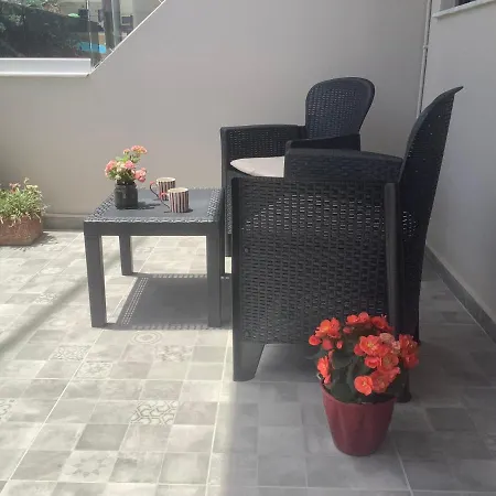 Aretousa Apt, Few Steps Away From The Beach! *
